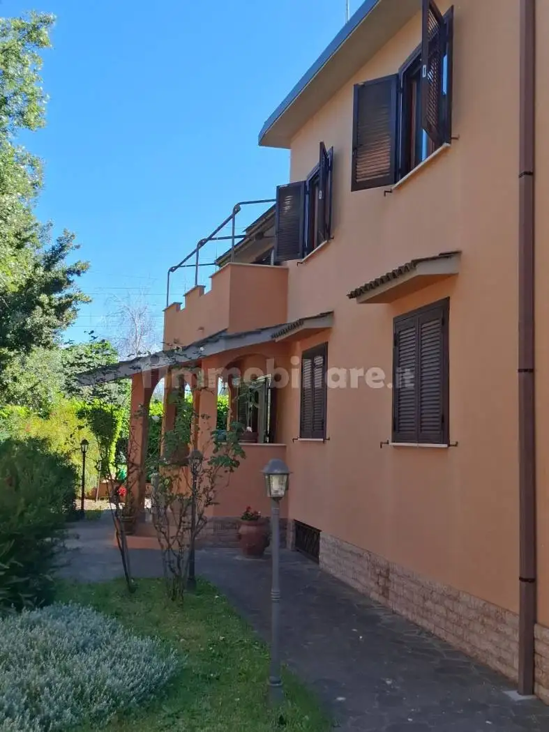 Villa in vendita a Guidonia Montecelio