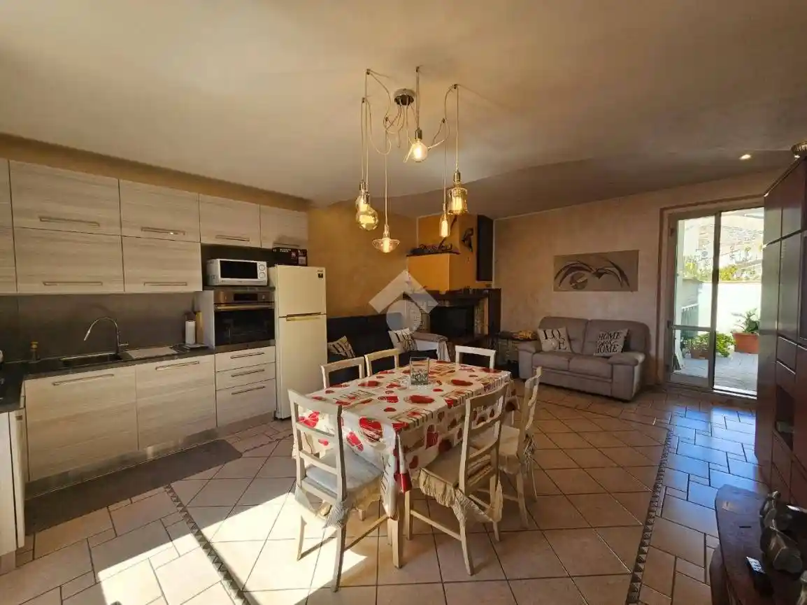 Casa indipendente in vendita a Foligno