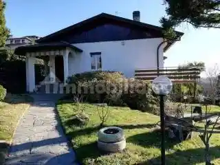 Villa in vendita a Capiago Intimiano