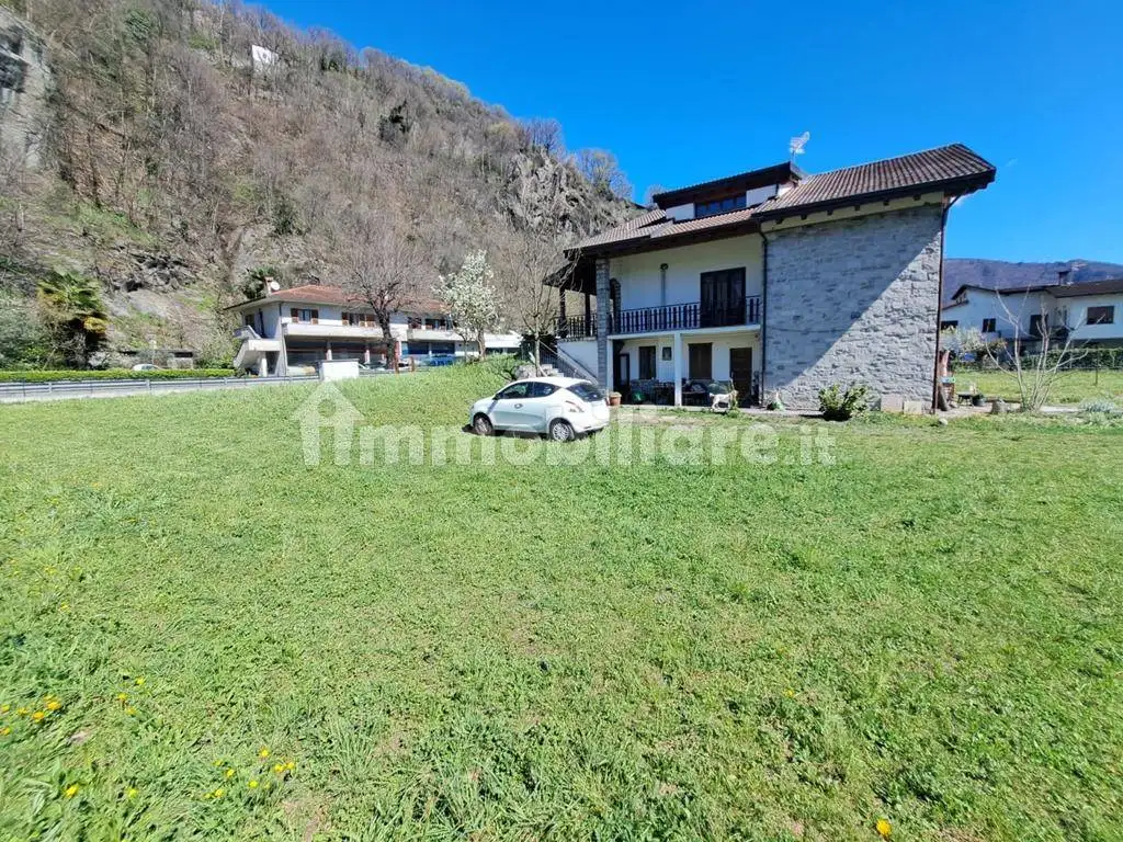 Villa in vendita a Sorico