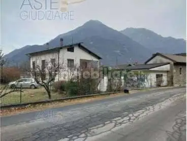 Villa in asta a Pieve Vergonte