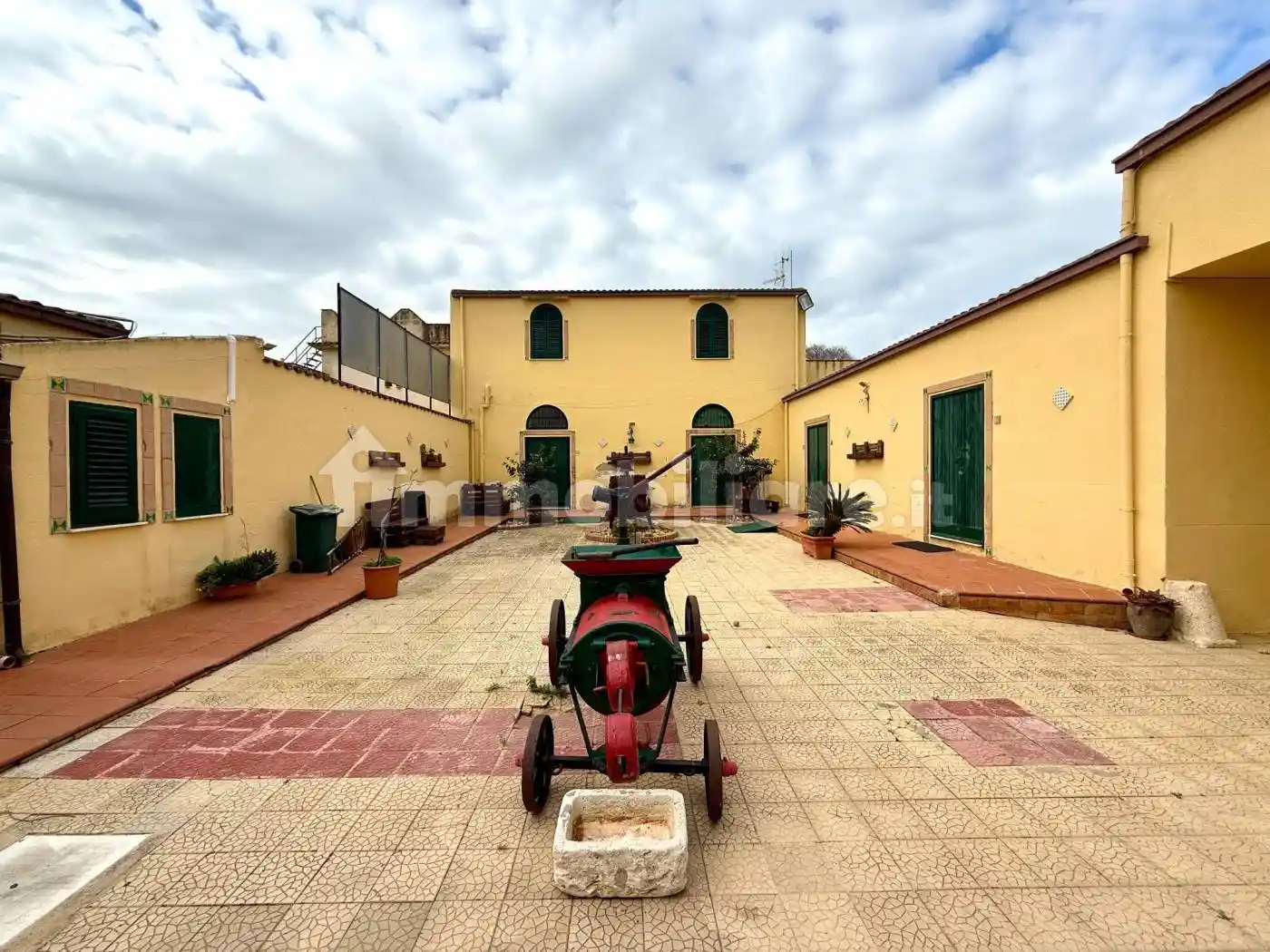 Palazzo - Edificio in vendita a Partinico