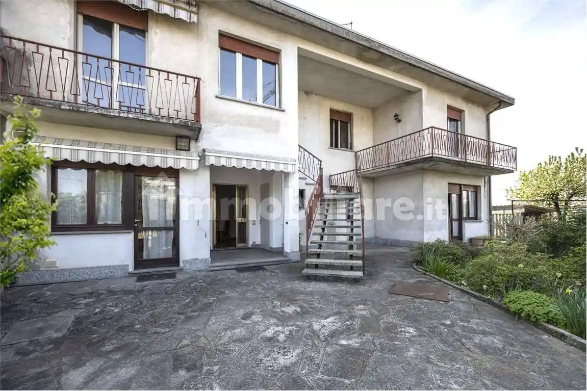 Villa in vendita a Carnago