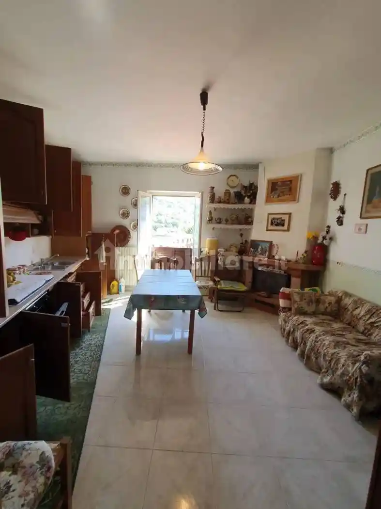 Terratetto unifamiliare 84 m², buono stato, Castelfranci - foto 3