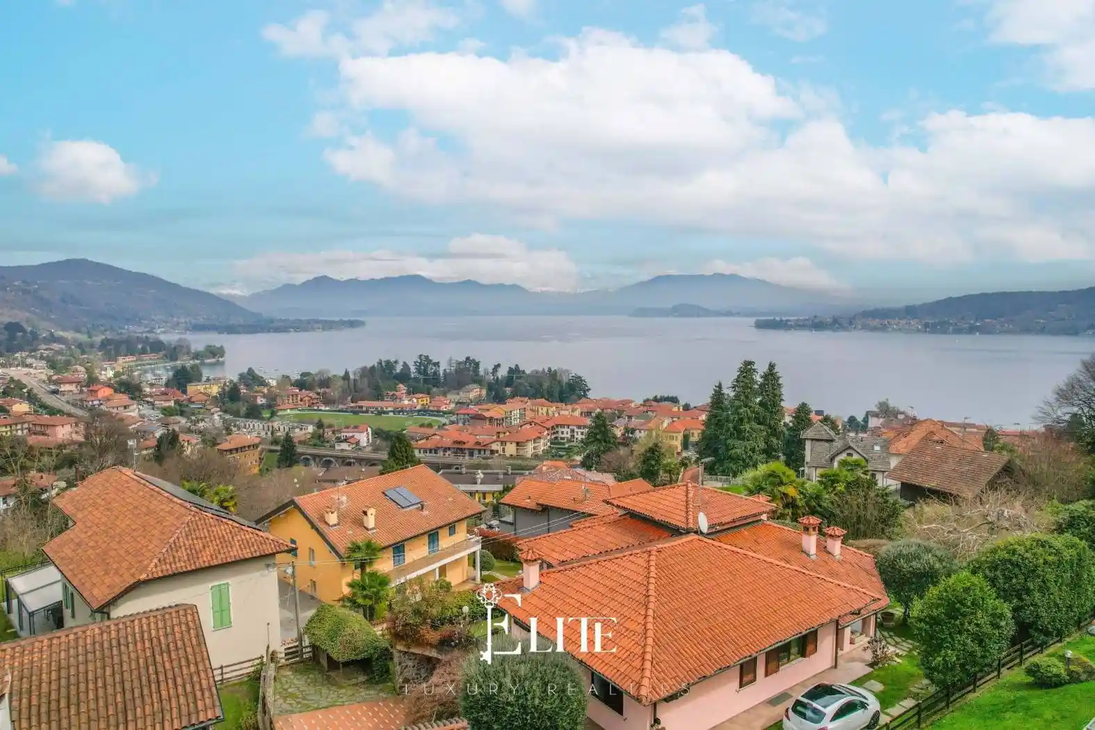 Villa in vendita a Meina