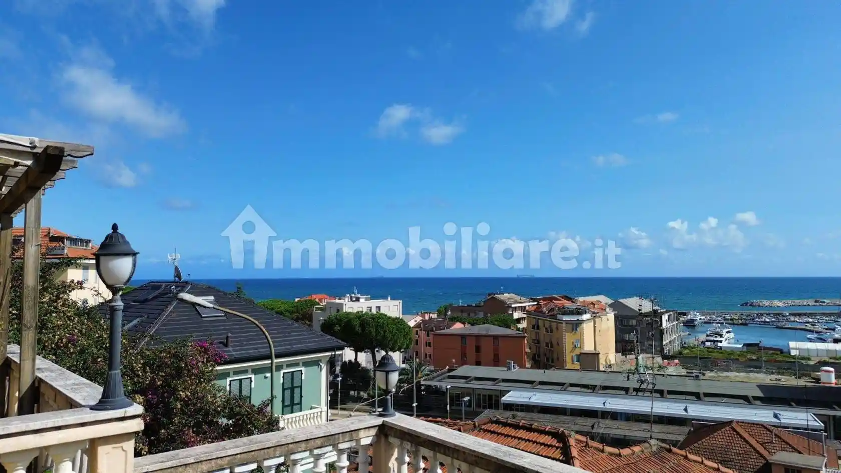 Villa in vendita a Varazze