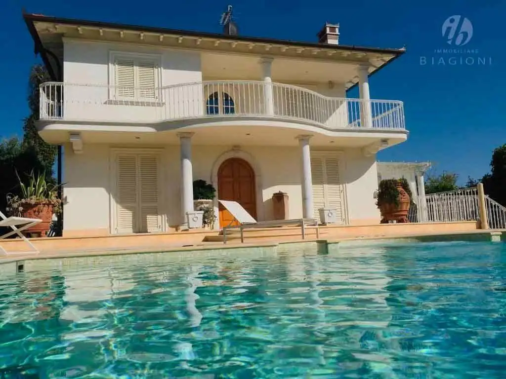 Villa in vendita a Forte dei Marmi