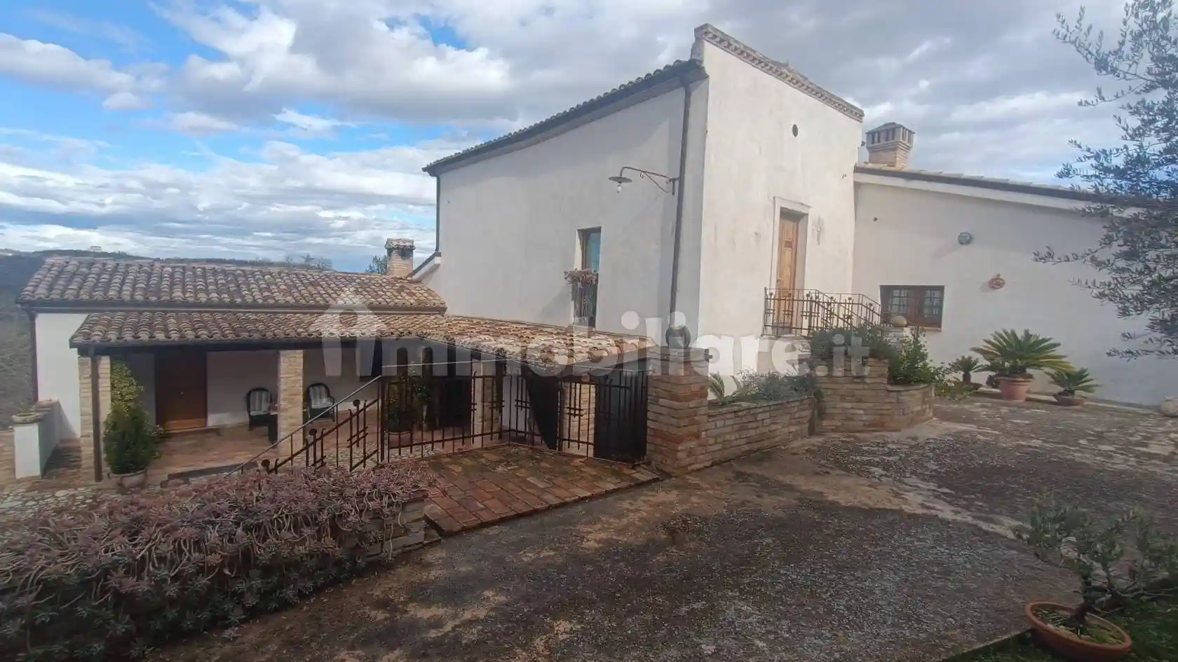 Rustico - Casale in vendita a Loreto Aprutino
