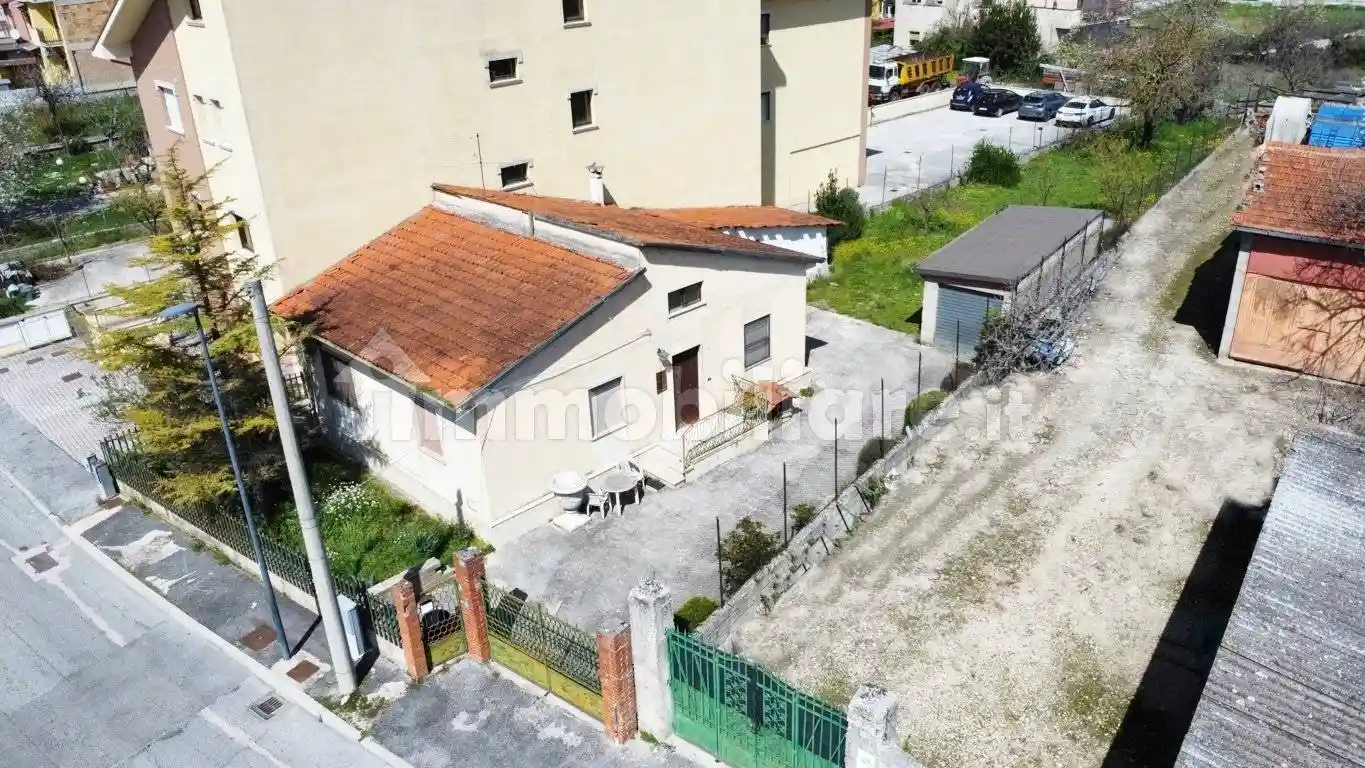 Terratetto unifamiliare 85 m², da ristrutturare, Centro, Avezzano - foto 2