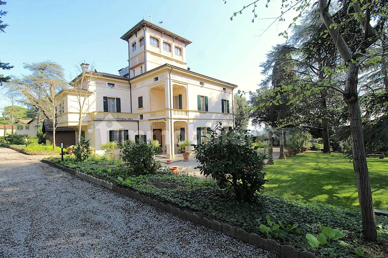 Villa in vendita a Dozza