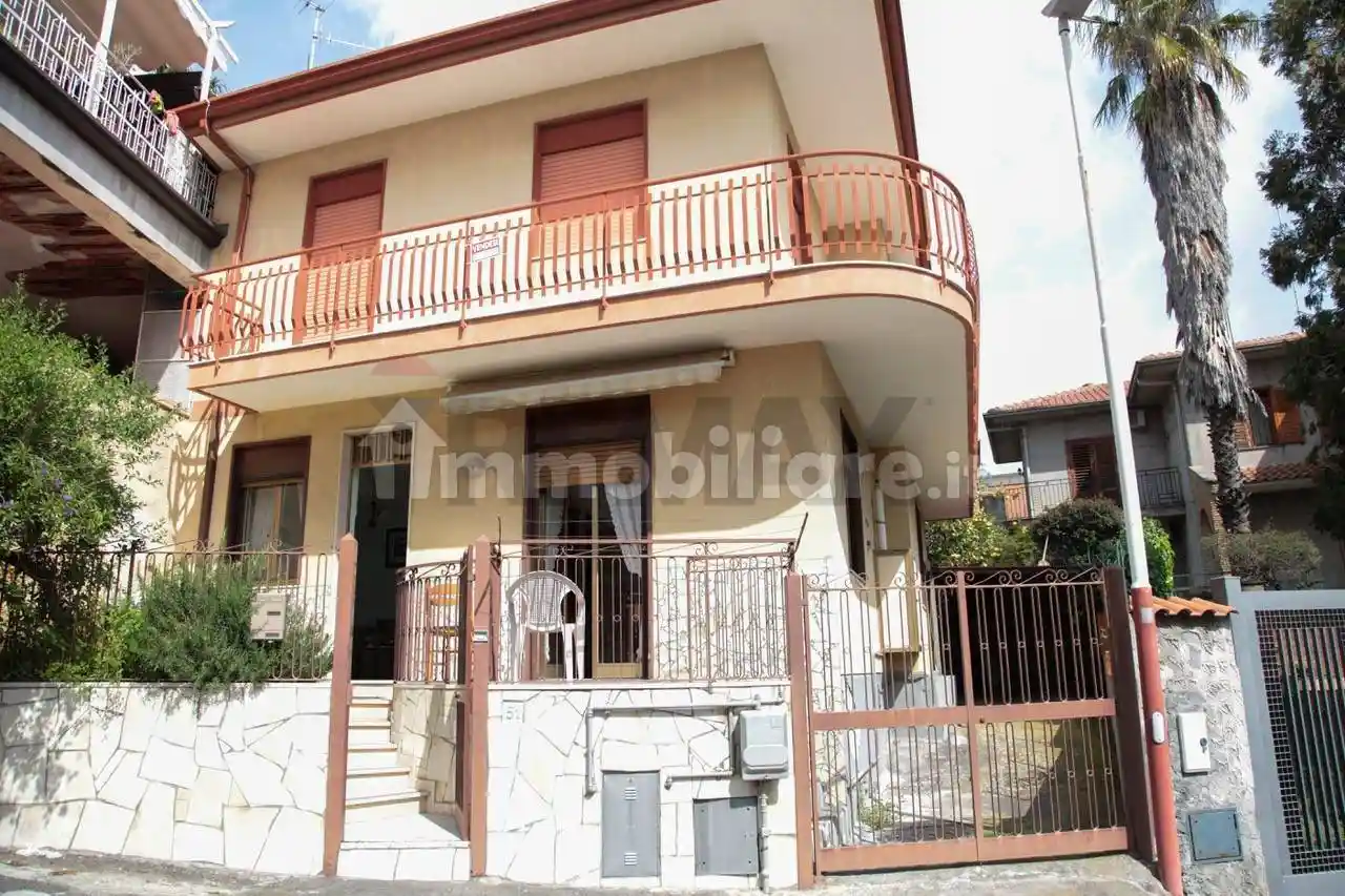 Casa indipendente in vendita a Trecastagni