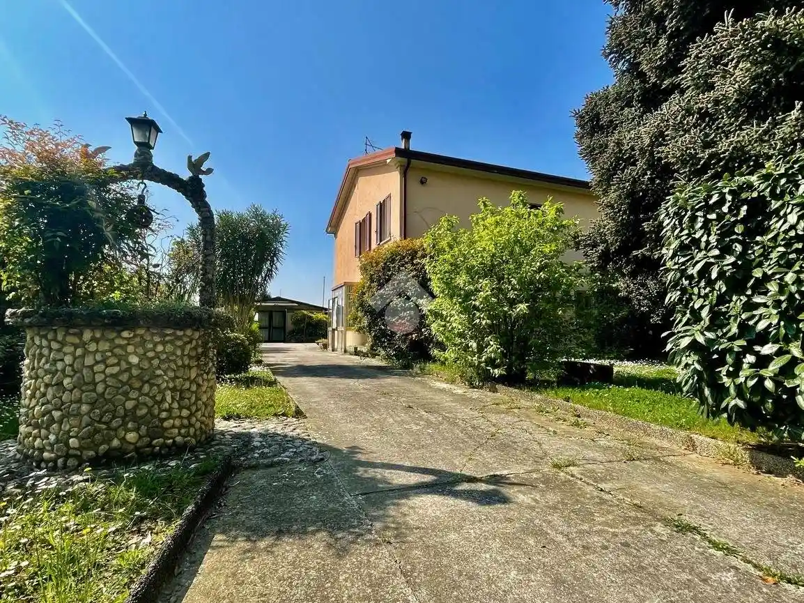 Villa in vendita a Selvazzano Dentro