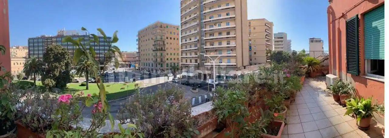 Palazzo - Edificio in vendita a Cagliari