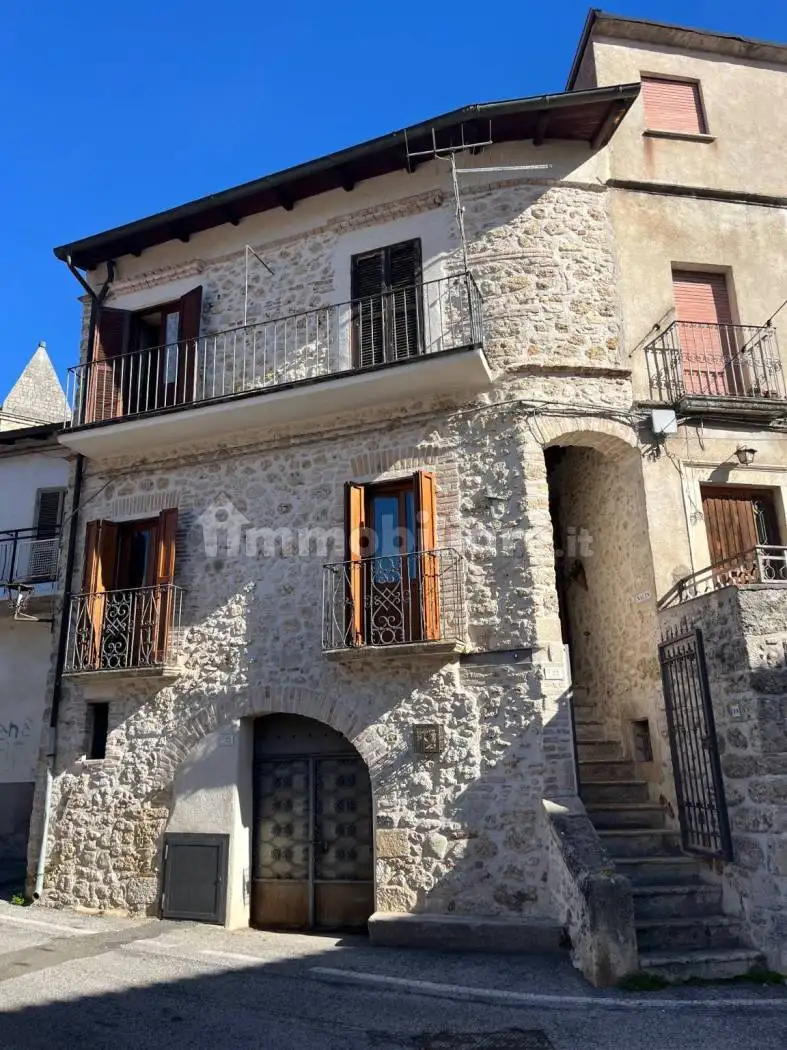 Terratetto unifamiliare piazza Vittorio Emanuele III 21, Torano, Borgorose