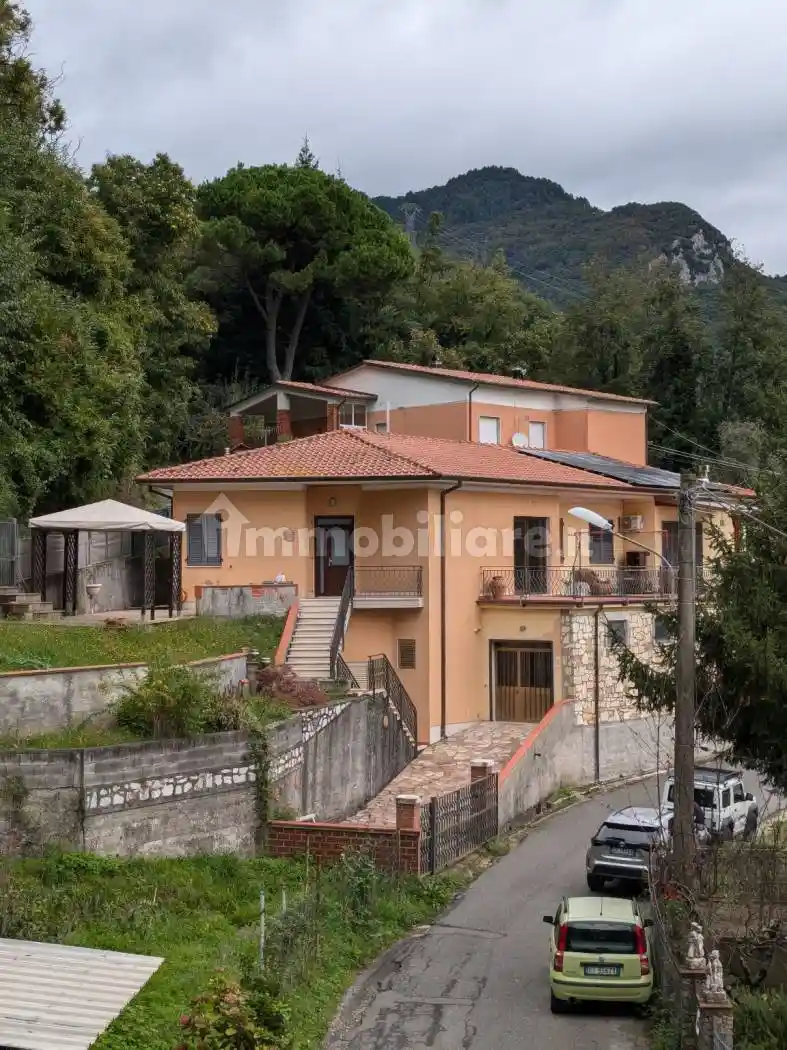 Villa in vendita a Carrara