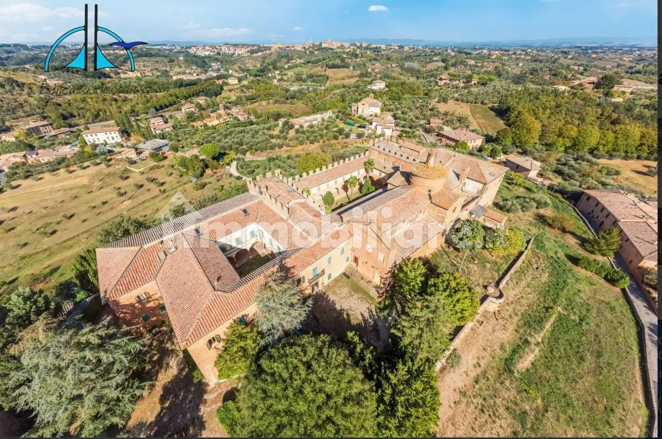 Palazzo - Edificio in vendita a Siena