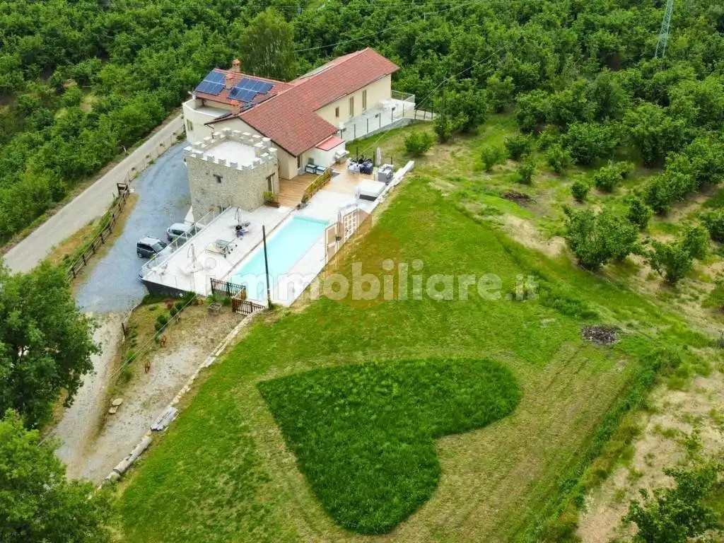 Villa in vendita a Cravanzana