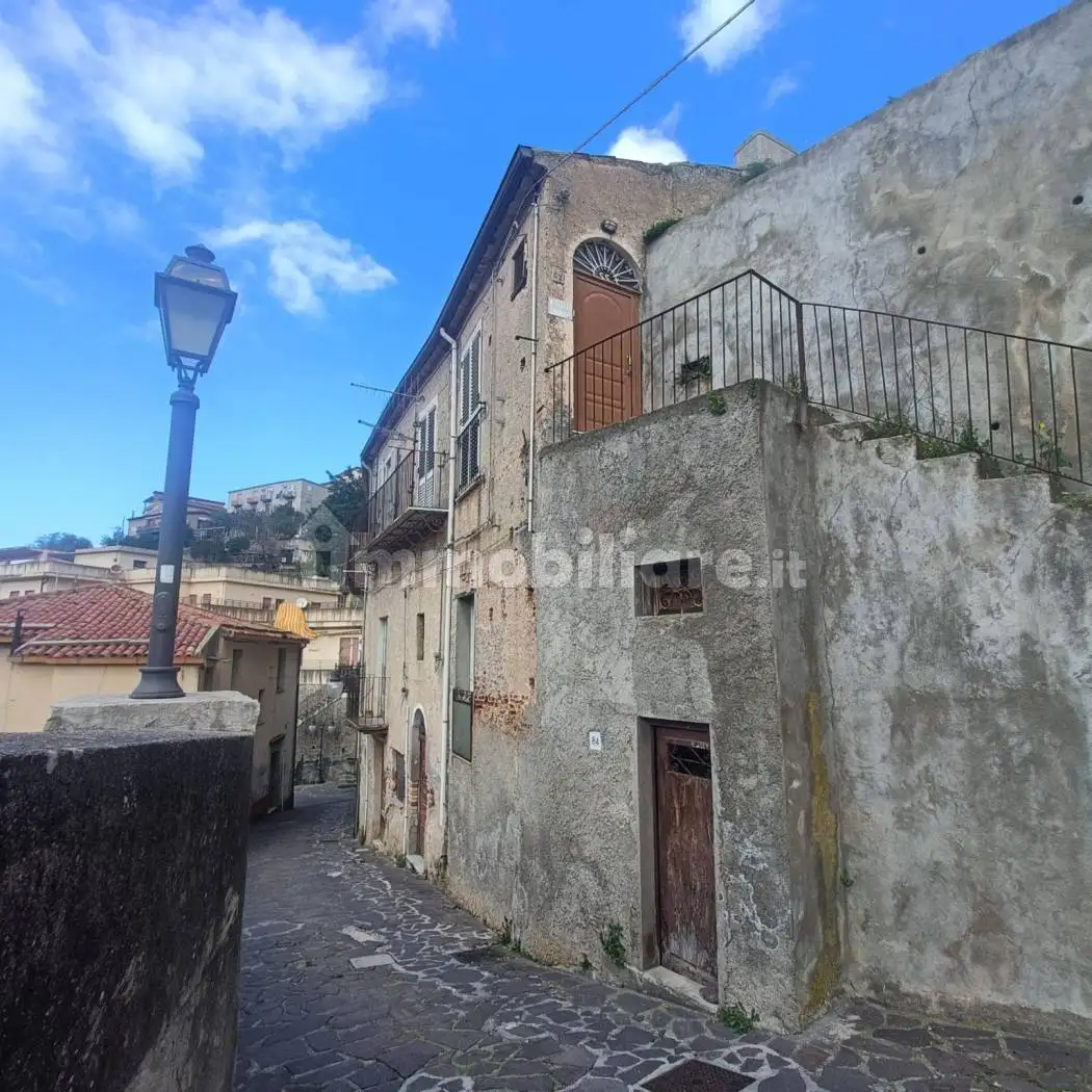 Casa indipendente in vendita a Sant'Angelo di Brolo