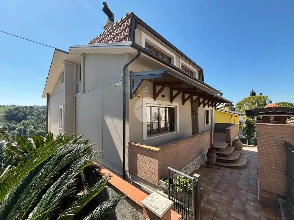 Villa in vendita a Colli al Metauro