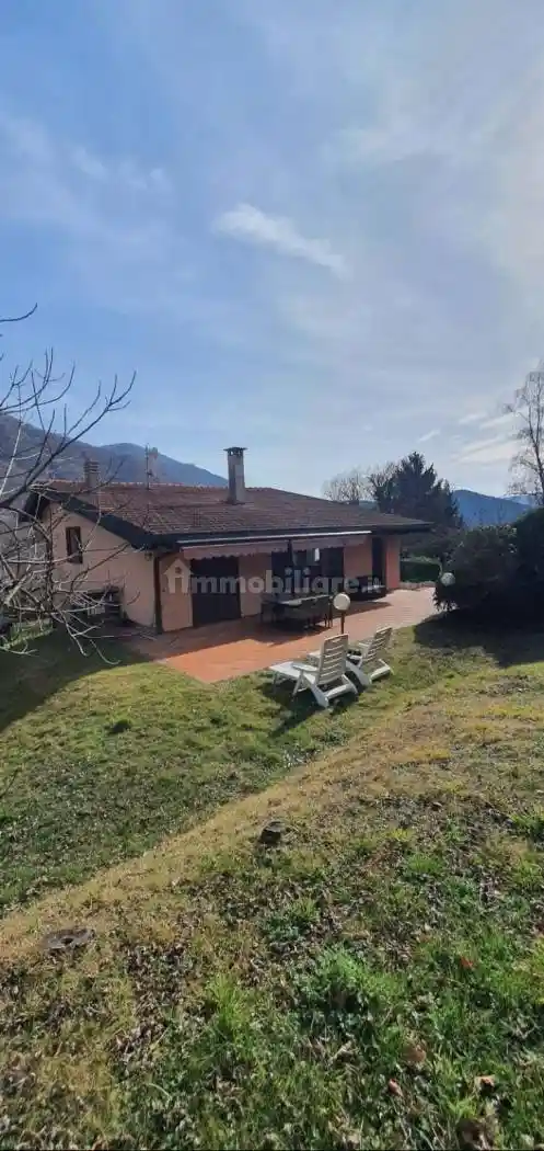 Villa in vendita a Dumenza