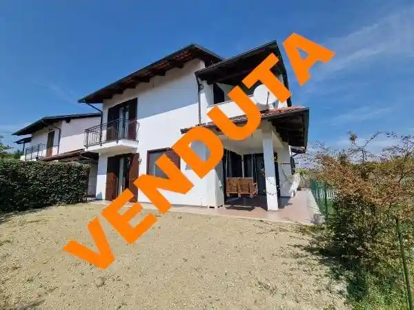 Villa in vendita a Strambino