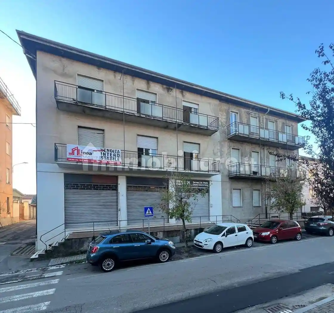 Palazzo - Edificio in vendita a Turate
