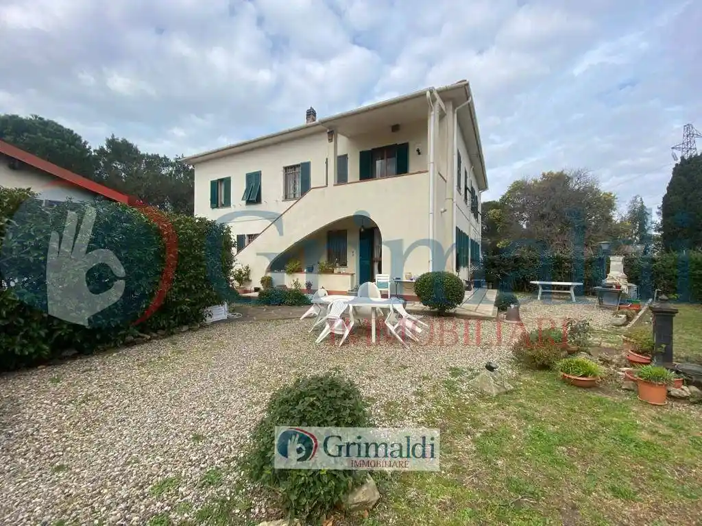 Villa in vendita a Livorno