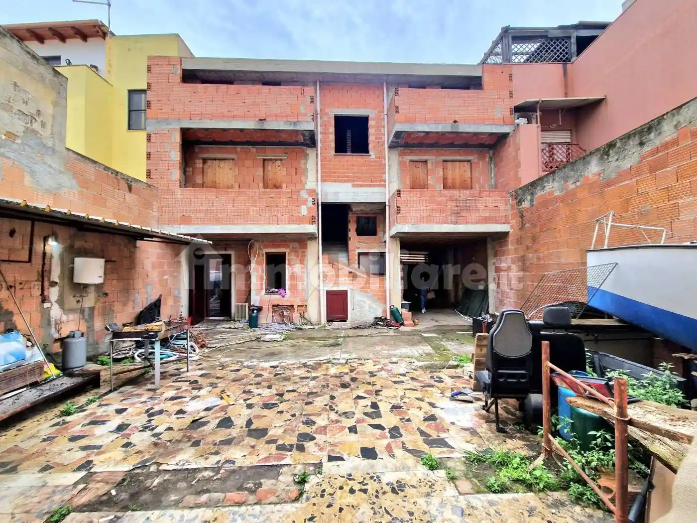 Palazzo - Edificio in vendita a Quartu Sant'Elena