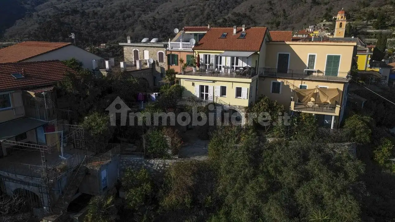 Casa indipendente in vendita a Villa Faraldi