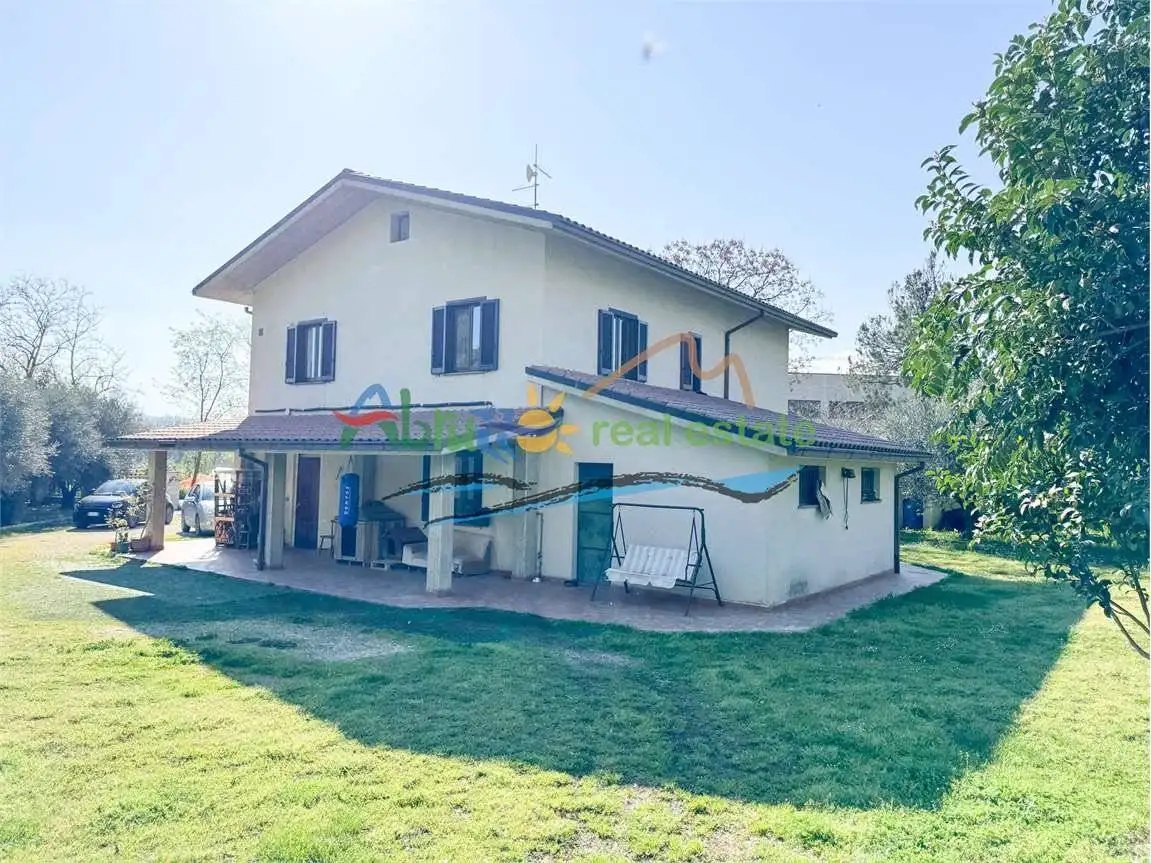Villa in vendita a Rosciano