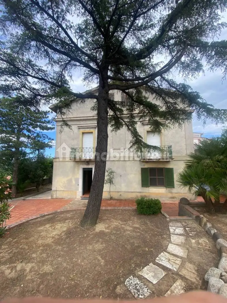 Casale via Armando Diaz 1, Casabona