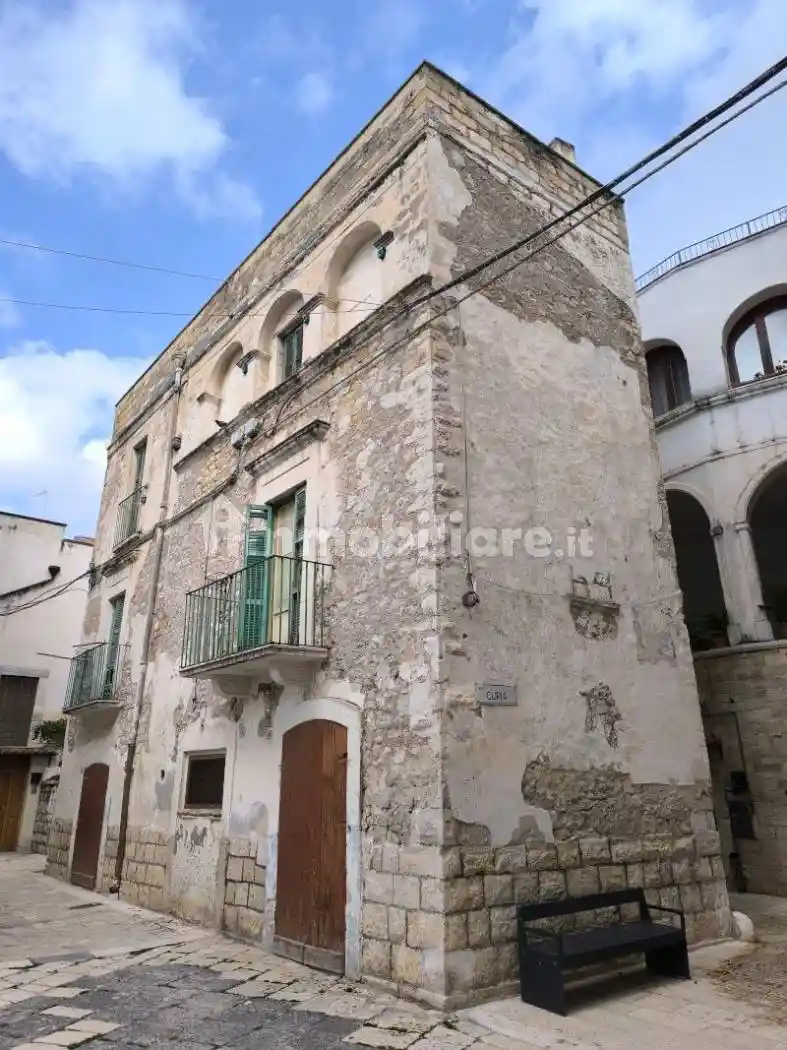 Palazzo - Edificio in vendita a Bitetto