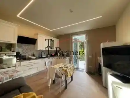 Casa indipendente in vendita a Campi Bisenzio