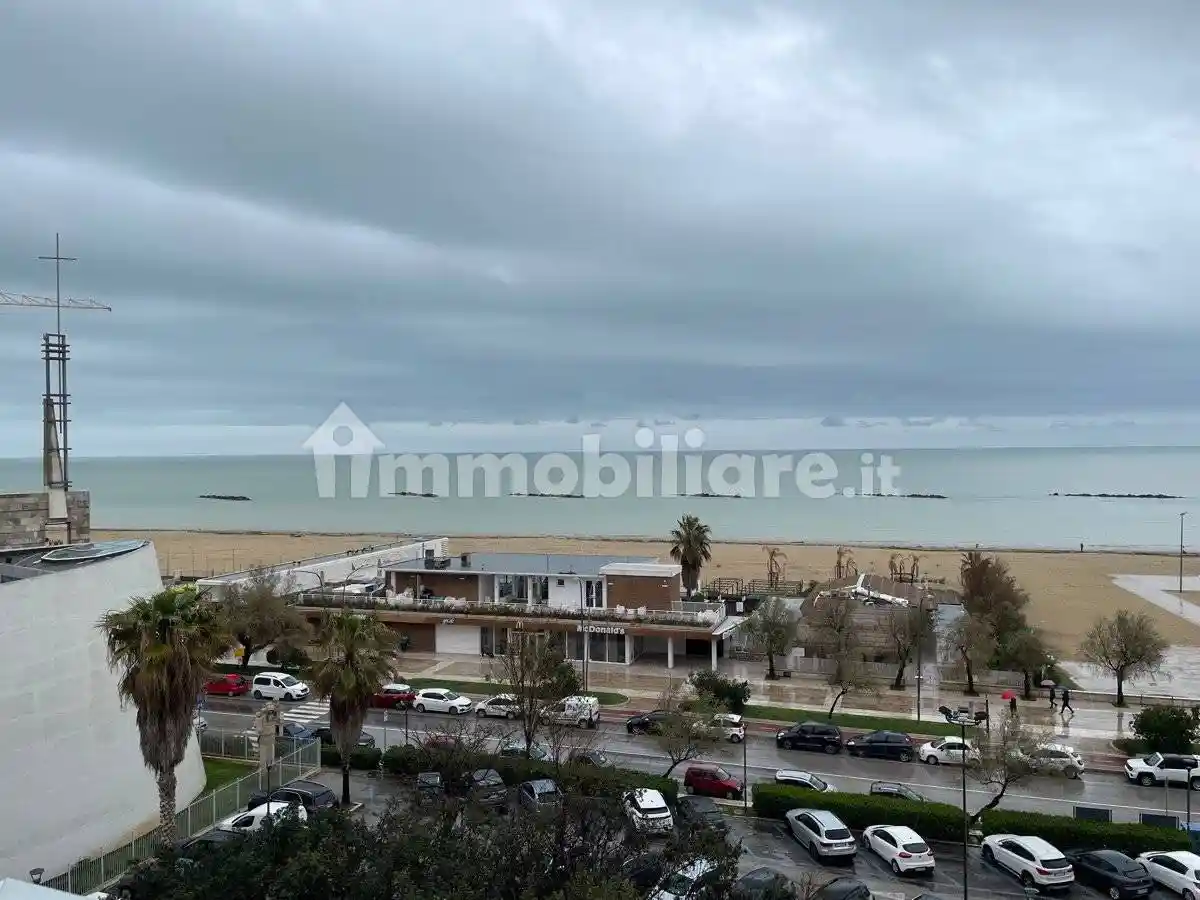 Quadrilocale piazza 1 Maggio 10, Piazza Salotto - Corso Umberto, Pescara - foto 2