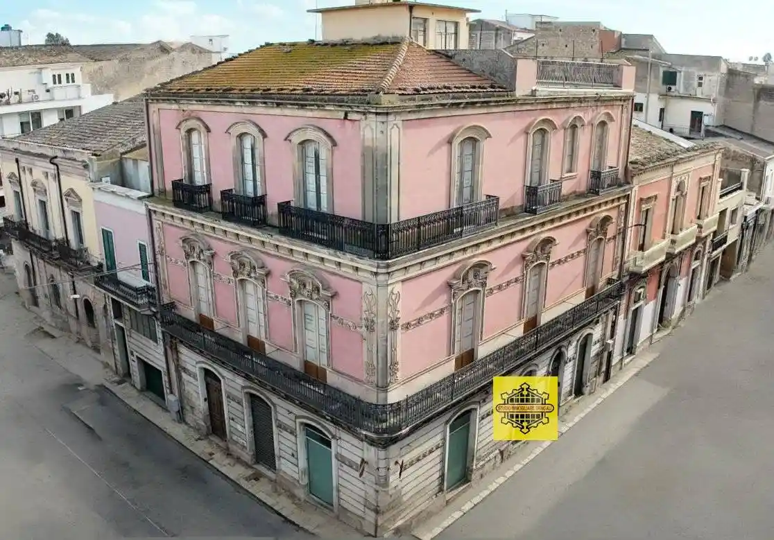 Palazzo - Edificio in vendita a Vittoria