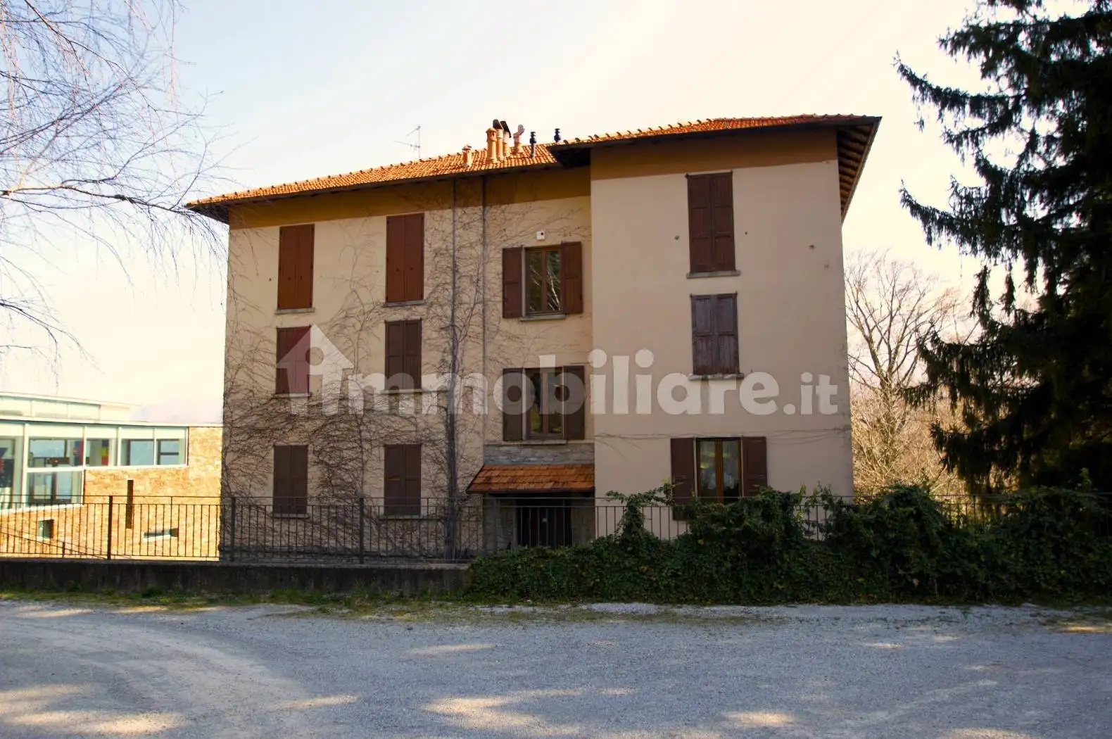 Palazzo - Edificio in vendita a Magreglio