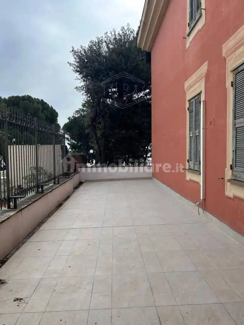 Palazzo - Edificio in vendita a Spotorno