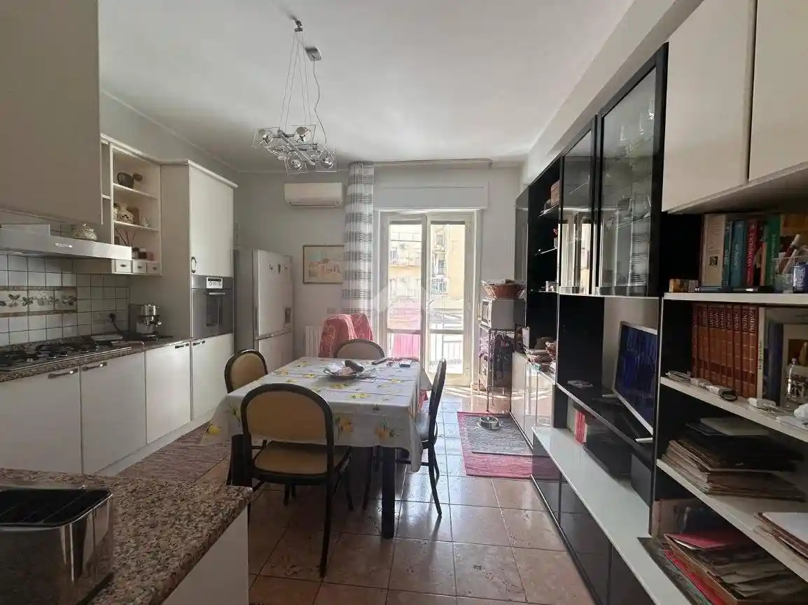 Quadrilocale via Mario Nicoletta 77, Centro, Crotone - foto 3