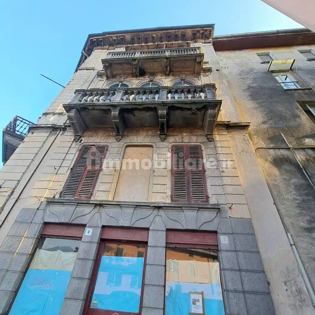 Palazzo - Edificio in vendita a Biella