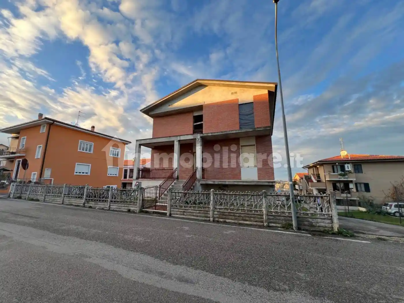 Casa indipendente in vendita a Fermo