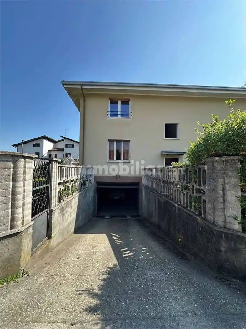 Villa in vendita a Oleggio