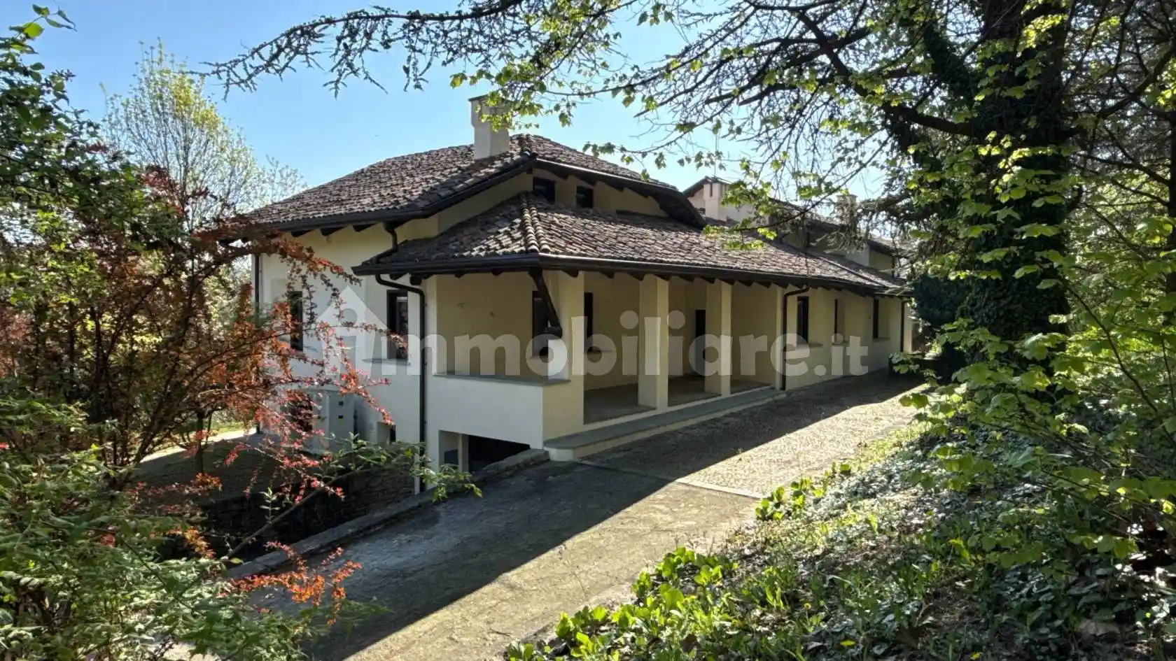 Villa in vendita a Castagnole delle Lanze