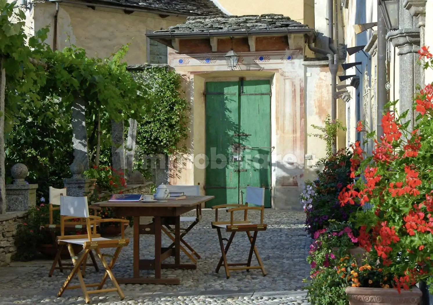 Palazzo - Edificio in vendita a Trontano
