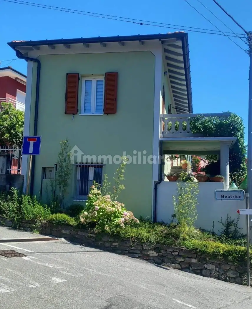 Villa in vendita a Brezzo di Bedero