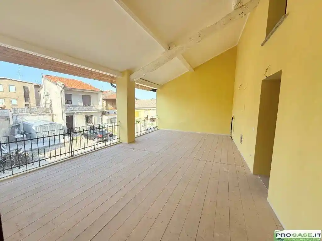 Appartamento in vendita a Rovello Porro