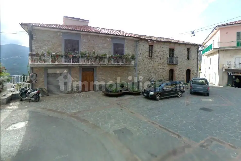 Villa in vendita a Lustra