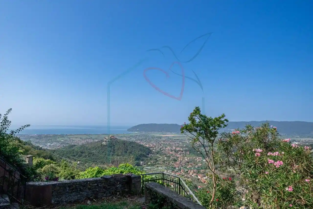 Appartamento in vendita a Luni