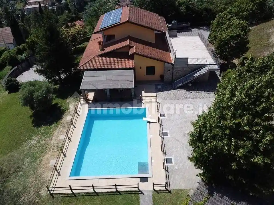 Villa in vendita a Vernio