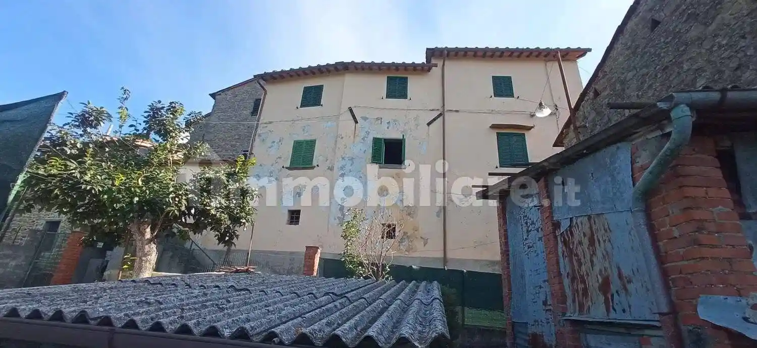 Rustico - Casale in vendita a Pescia