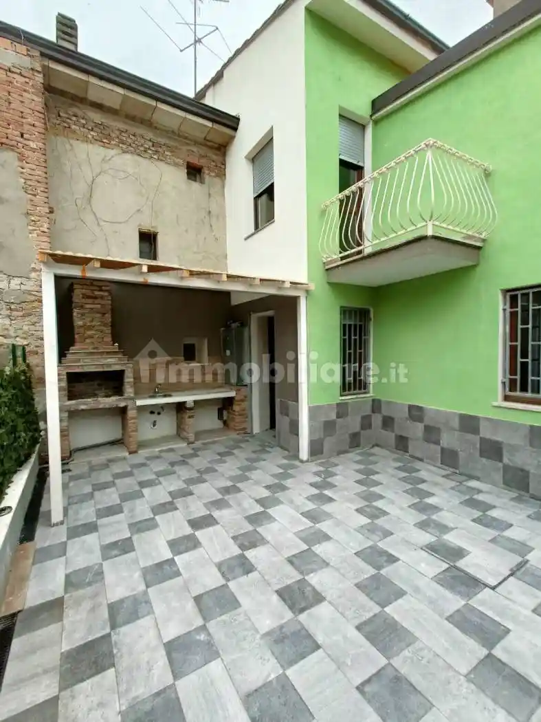 Casa indipendente in vendita a Borgonovo Val Tidone